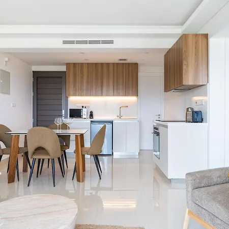 Santa Barbara Sea Front And Appart hôtel Polis