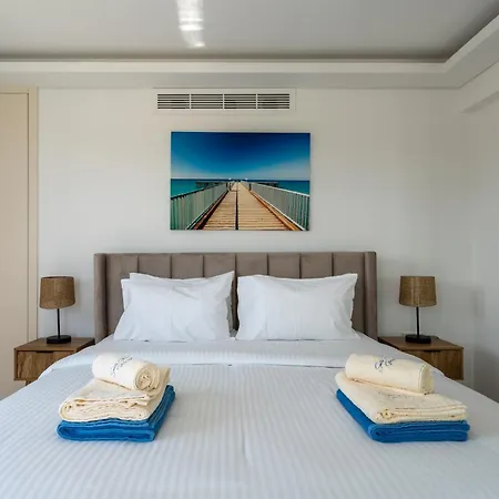 Santa Barbara Sea Front And Appart hôtel Polis