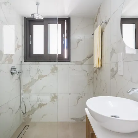 アパートホテル Santa Barbara Sea Front And Polis