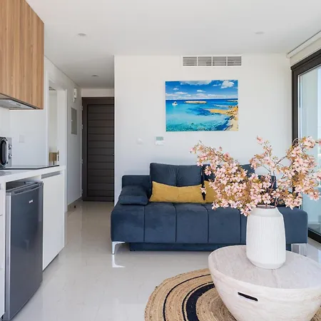 アパートホテル Santa Barbara Sea Front And