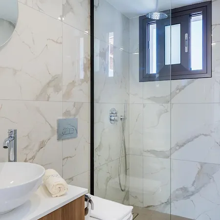 アパートホテル Santa Barbara Sea Front And