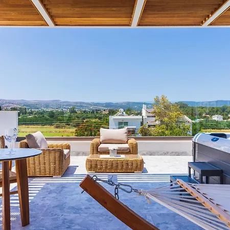 アパートホテル Santa Barbara Sea Front And 4*