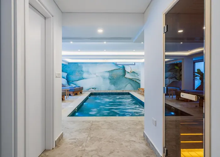 Hotel apartamentowy Santa Barbara Sea Front And 3*